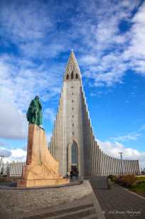 Hallgrimskirkja Lutheran church and Leifur Eiriksson statue-9586.jpg-9586